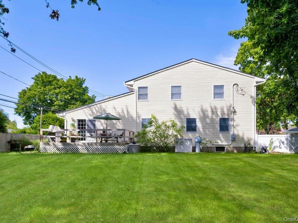 4 E Hill Drive, Smithtown NY 11787