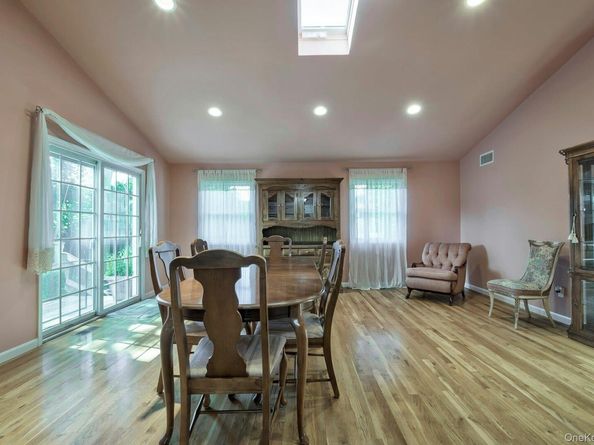 4 E Hill Drive, Smithtown NY 11787
