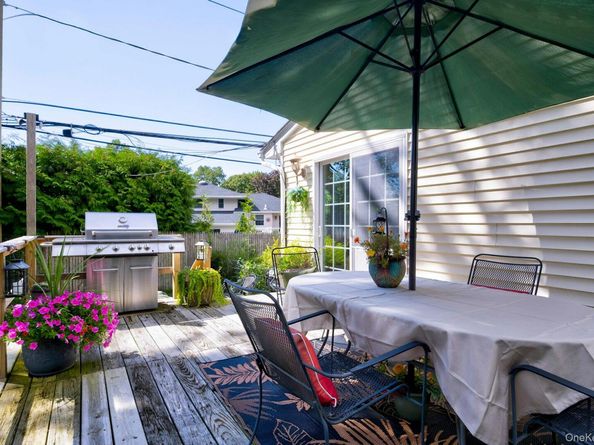 4 E Hill Drive, Smithtown NY 11787