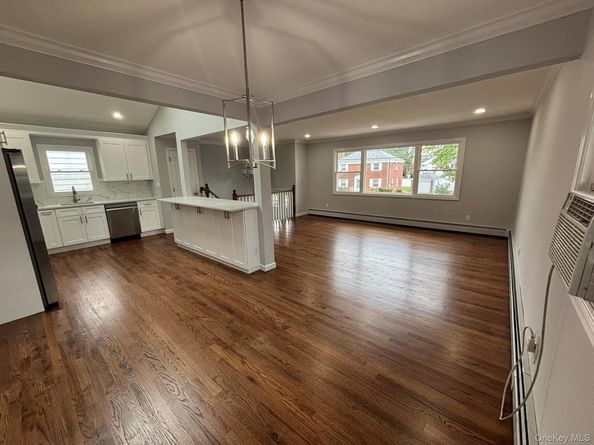 399 Hawthorne Avenue, Uniondale NY 11553