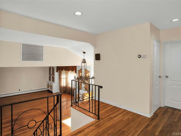 708 Salisbury Park Drive, Westbury NY 11590