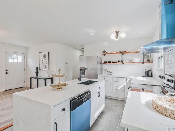120 Manhattan Avenue, West Babylon NY 11704