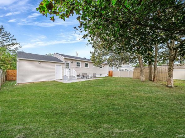 120 Manhattan Avenue, West Babylon NY 11704