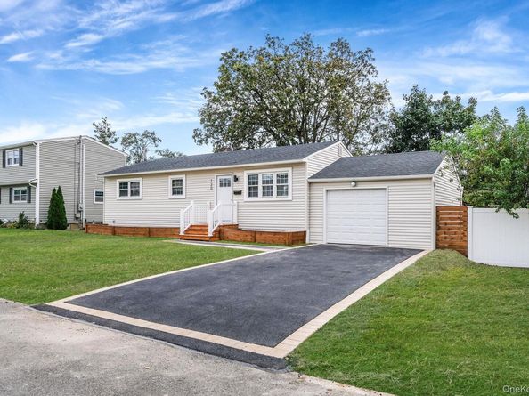 120 Manhattan Avenue, West Babylon NY 11704