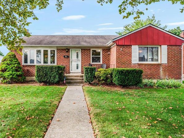 15 Hewmann Place, Bethpage NY 11714