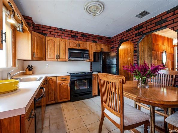 15 Hewmann Place, Bethpage NY 11714