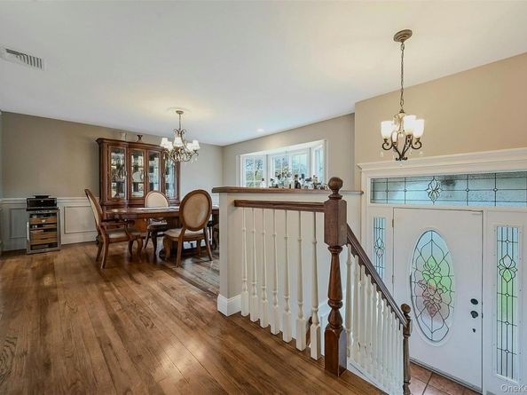 30 W Shore Road, Oakdale NY 11769