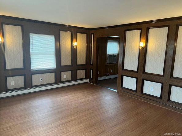 8 Gables Road, Hicksville NY 11801