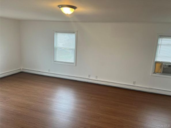 8 Gables Road, Hicksville NY 11801