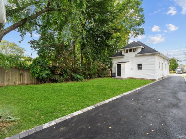 15 E Hamilton Avenue, Massapequa NY 11758