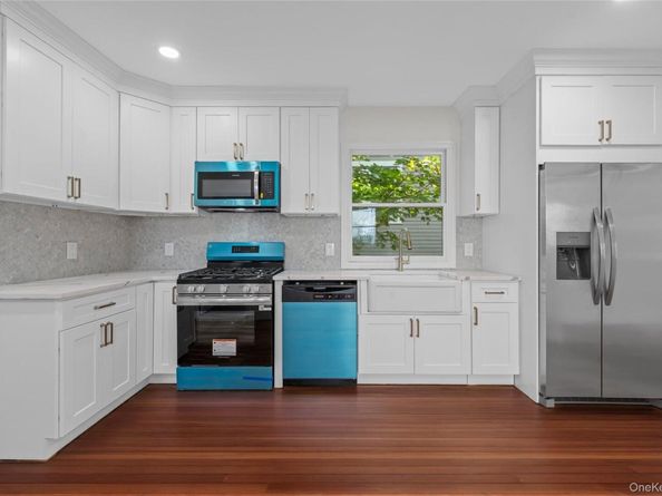 15 E Hamilton Avenue, Massapequa NY 11758