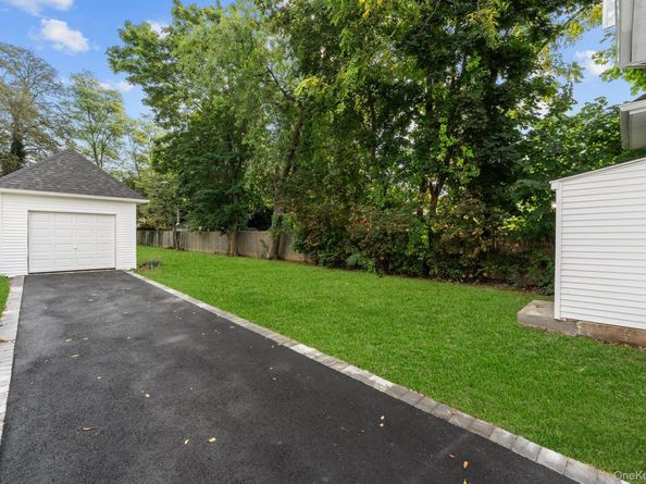 15 E Hamilton Avenue, Massapequa NY 11758