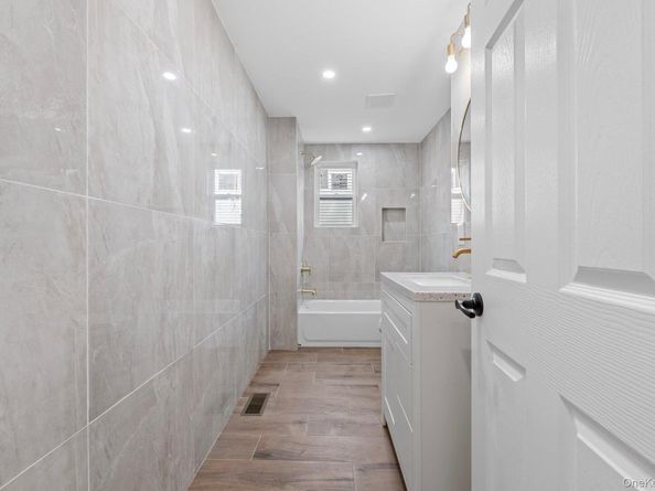 15 E Hamilton Avenue, Massapequa NY 11758