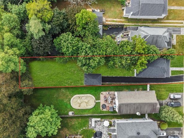 15 E Hamilton Avenue, Massapequa NY 11758