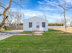 42 Oak Drive, Riverhead NY 11901