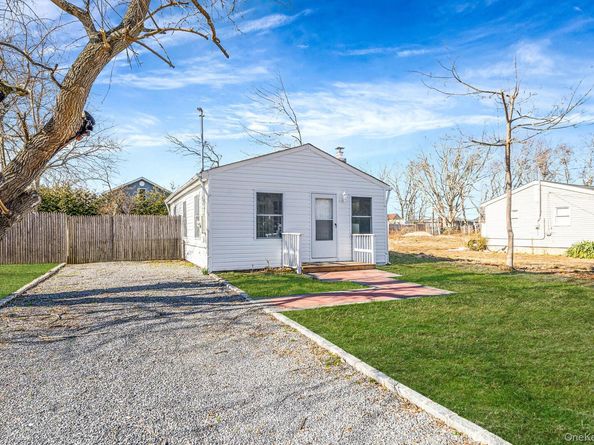 42 Oak Drive, Riverhead NY 11901
