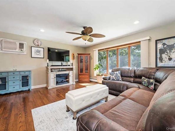 16 Maryanne ave, Port Jefferson Station NY 11776