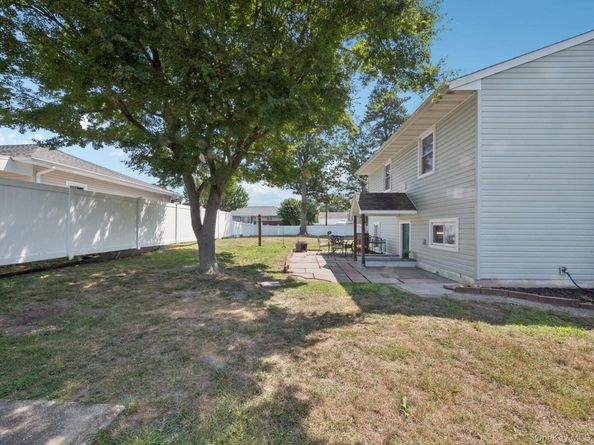 247 Woods Road, North Babylon NY 11703