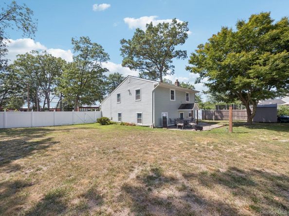 247 Woods Road, North Babylon NY 11703