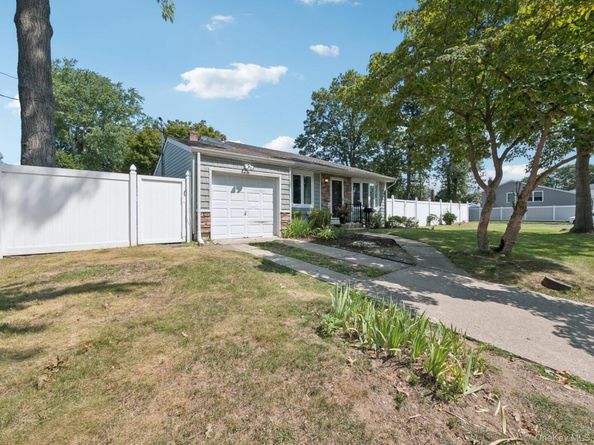 247 Woods Road, North Babylon NY 11703