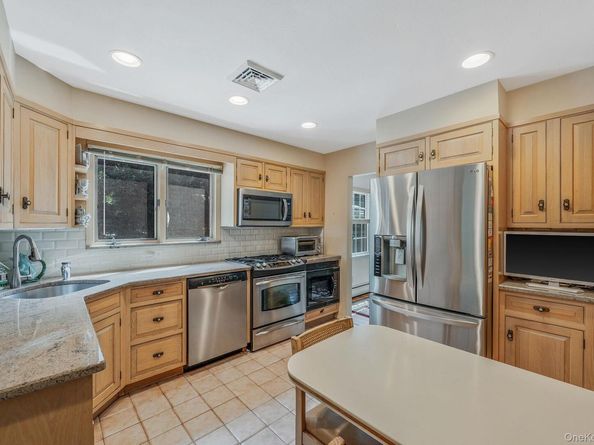 4090 Sherrey Court, Seaford NY 11783