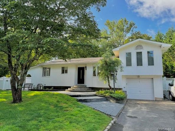 4 Halliday Road, Coram NY 11727