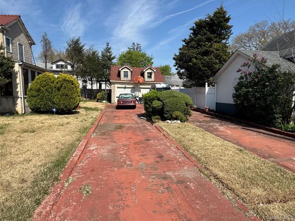 19404 NW 110th Road, Saint Albans NY 11412