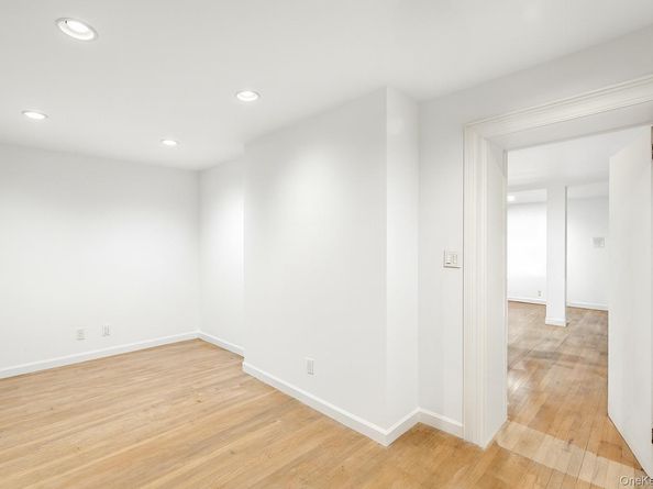 19404 110th Road, Saint Albans NY 11412