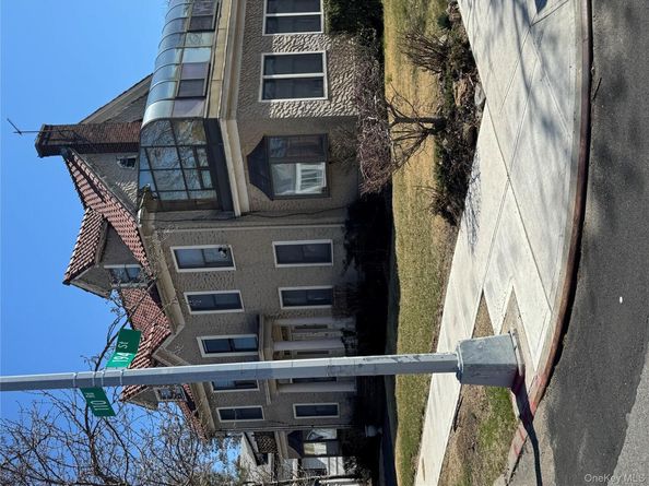 19404 NW 110th Road, Saint Albans NY 11412