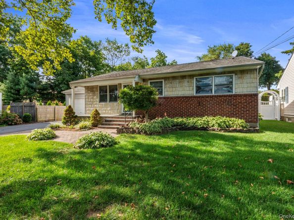 15 Christine Lane, East Northport NY 11731