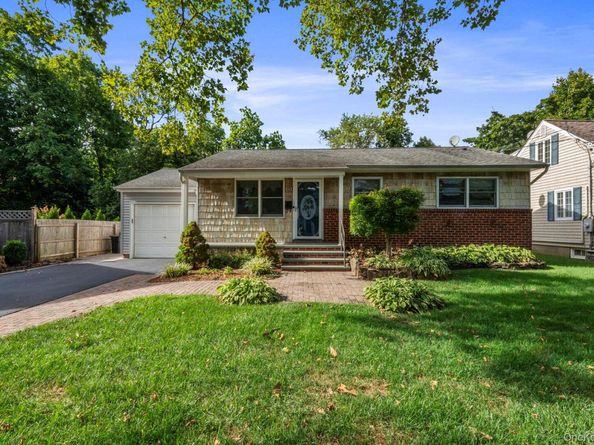 15 Christine Lane, East Northport NY 11731