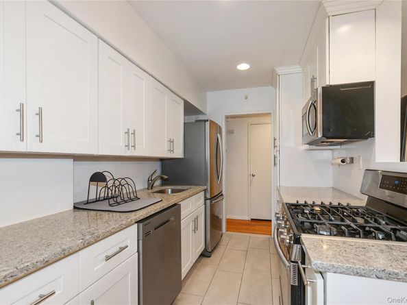 25 Canterbury Road 2F, Great Neck NY 11021