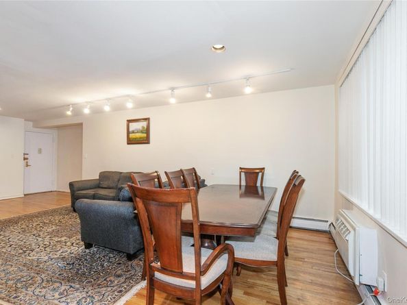 25 Canterbury Road 2F, Great Neck NY 11021
