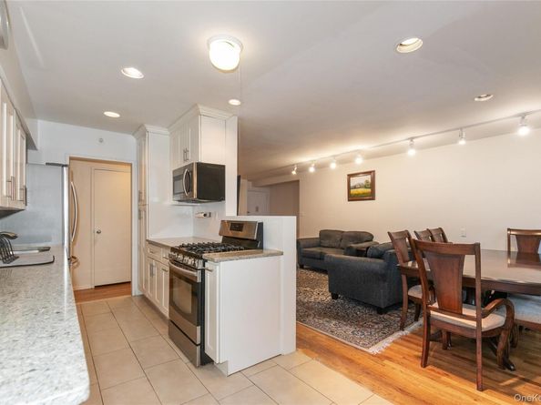 25 Canterbury Road 2F, Great Neck NY 11021