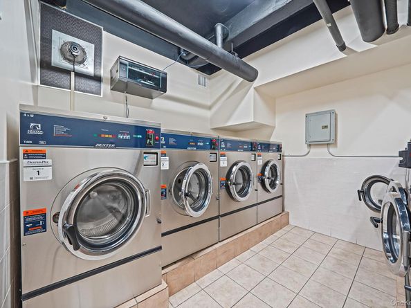 67-50 Thornton Place 4U, Forest Hills NY 11375