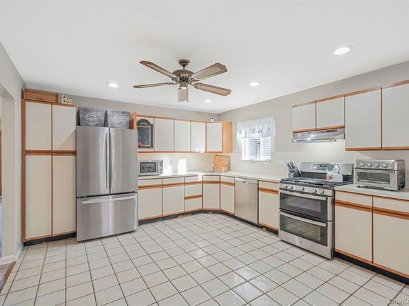 473 N Starlight Drive, Shirley NY 11967