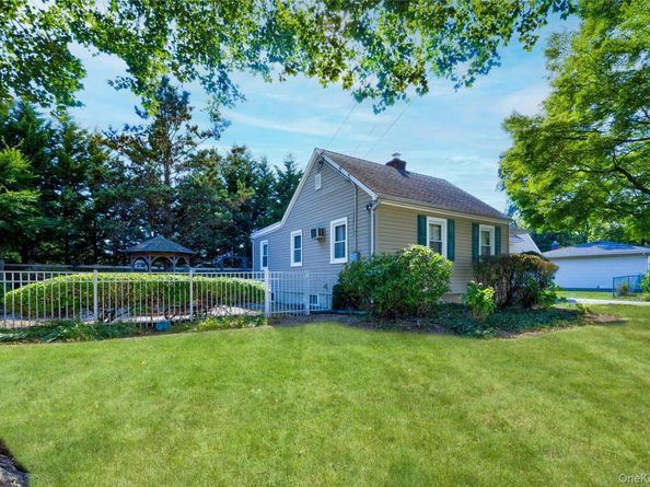 28 Reeves Avenue, Farmingdale NY 11735