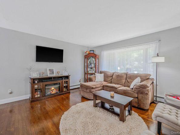 3 Wainscott Drive, Sound Beach NY 11789
