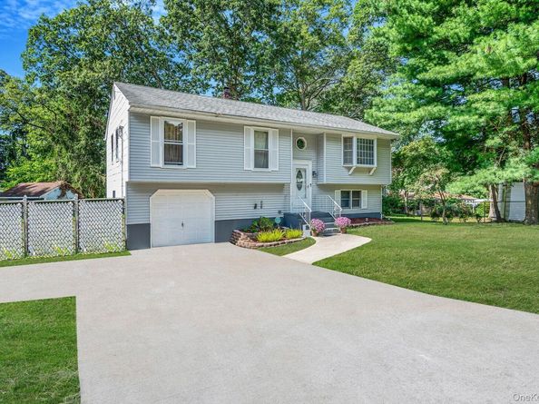 3 Wainscott Drive, Sound Beach NY 11789