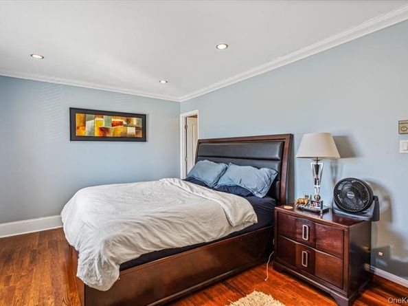 215-29 23rd Avenue TH4, Bayside NY 11360