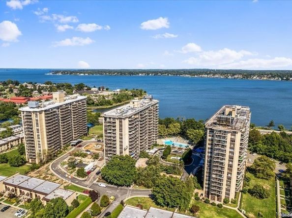 215-29 23rd Avenue TH4, Bayside NY 11360