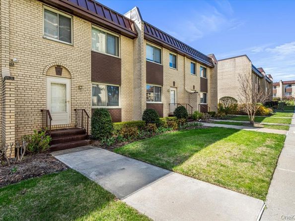 215-29 23rd Avenue TH4, Bayside NY 11360