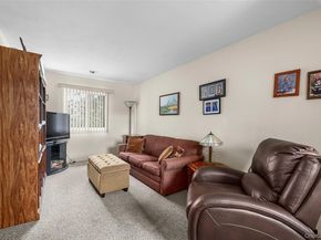 14 Cambridge Drive W, Copiague NY 11726