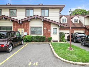 14 Cambridge Drive W, Copiague NY 11726
