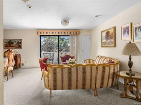 14 Cambridge Drive W, Copiague NY 11726