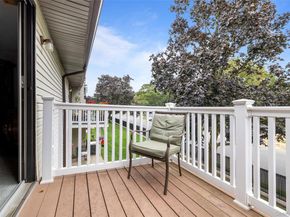 14 Cambridge Drive W, Copiague NY 11726