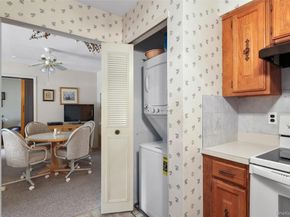14 Cambridge Drive W, Copiague NY 11726