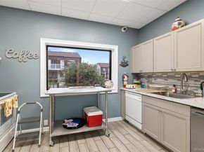 14 Cambridge Drive W, Copiague NY 11726