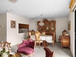 14 Cambridge Drive W, Copiague NY 11726