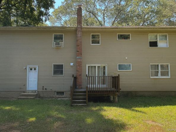 165 5th Street, Saint James NY 11780